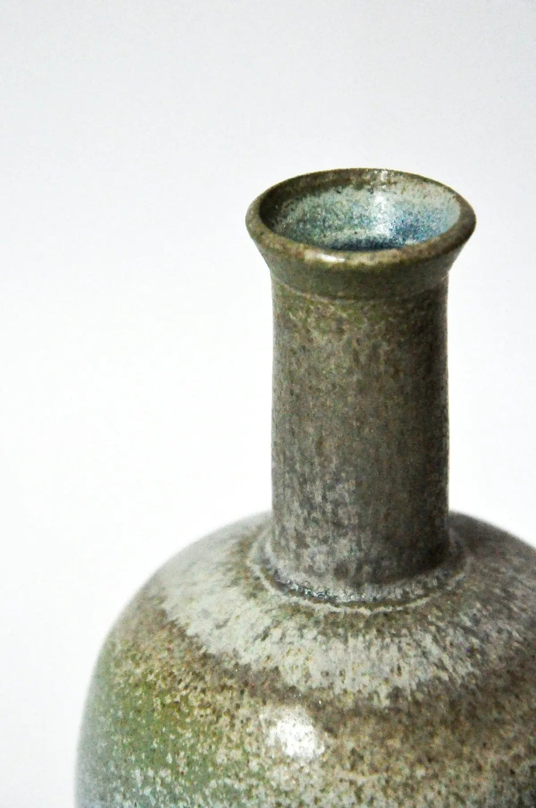 Exploring the Emotional and Practical Aspects of Cremation Urns. - PREMIUM URNS