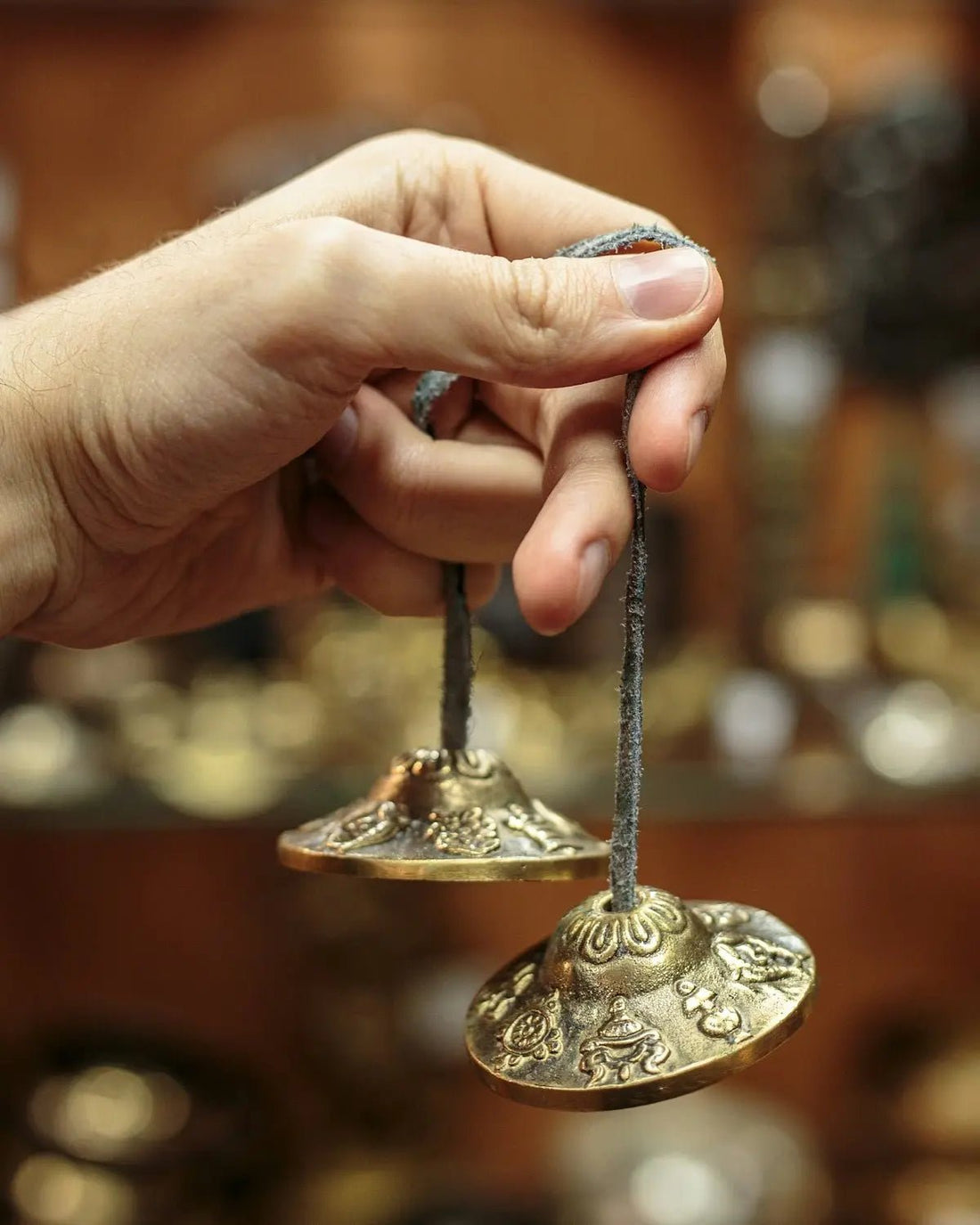 How Lantern Urn Pendant Silver Tone Enhances Memorials with Cremation Jewellery in Funeral Homes - PREMIUM URNS