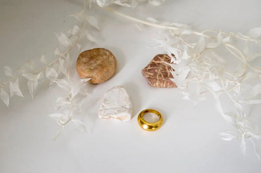 Saving Memories: Editorial Thoughts on the Emotional Value of Memorial Jewellery - PREMIUM URNS