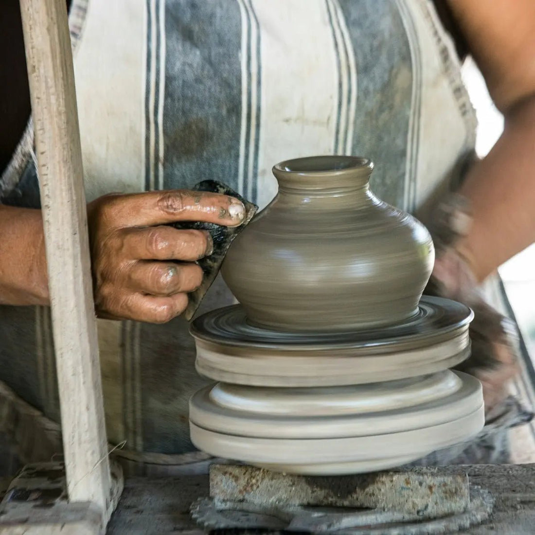 The Importance of Securing the Lid of Your Urn: A Deeper Look - PREMIUM URNS