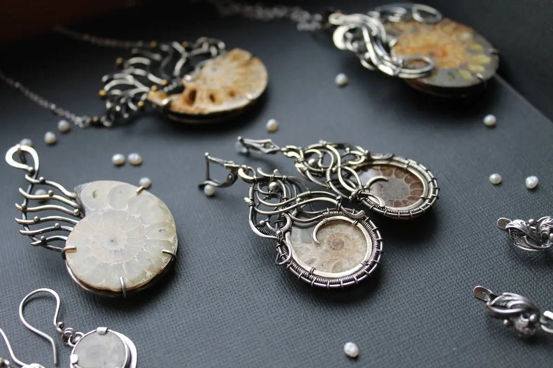 What's Inside a Keepsake Pendant? A Comparative Insight into Creative Possibilities - PREMIUM URNS