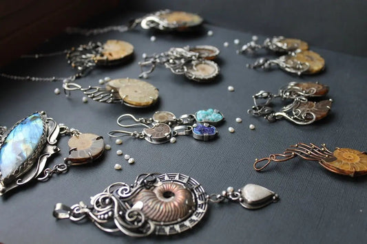 Why Keepsake Jewellery Has Gained Popularity among Grieving Families - PREMIUM URNS